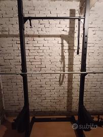 Rack con supporti bilanciere e sbarra trazioni