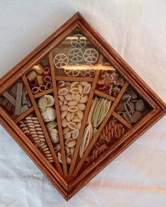 Quadro diorama con 10 qualità di pasta secca 