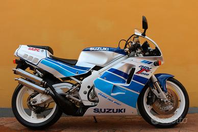 Suzuki RGV 250 VJ22A - Targa Oro ASI - Collezione