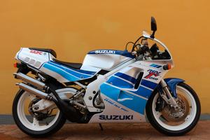 Suzuki RGV 250 VJ22A - Targa Oro ASI - Collezione