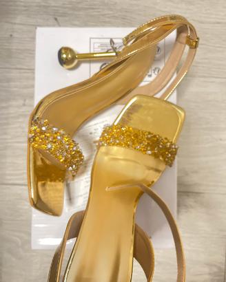 Scarpe con tacco da donna dorate
