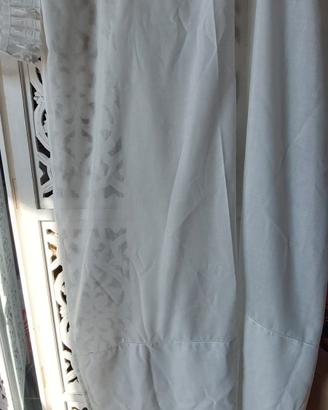 tenda bianca  per portare finestra
