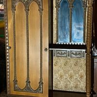 Attacapanni vintage con specchio e armadio