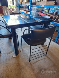 sedie e tavolo design particolare 