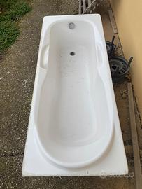 Vasca da bagno in vetroresina