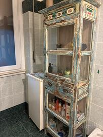 Credenza shabby chic con inserti maiolica