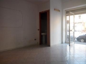 Locale commerciale fronte strada Fuori Porta Roma