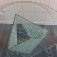 TAVOLO IN CRISTALLO E SEDIE IN CUOIO