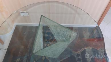 TAVOLO IN CRISTALLO E SEDIE IN CUOIO