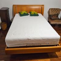 Letto ad una piazza e mezzo con rete motorizzata.