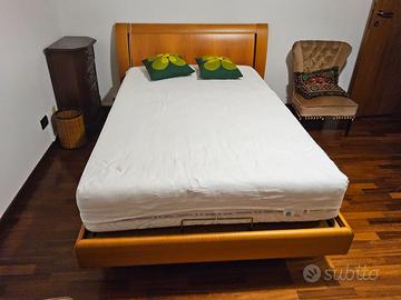 Letto ad una piazza e mezzo con rete motorizzata.