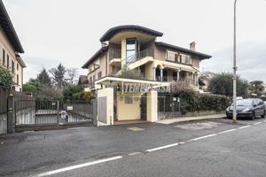 3 LOCALI CON GIARDINO E BOX DOPPIO