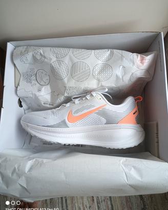 Nike Vomero 18