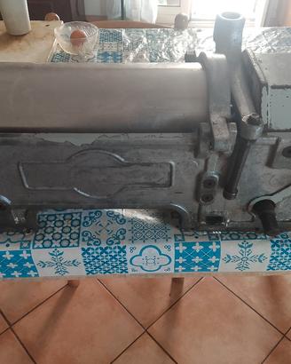 insaccatrice orizzontale in acciaio e ghisa