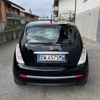 Lancia ypsilon nera del 2009