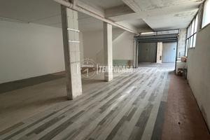 AMPIO MAGAZZINO IN CENTRO