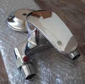 Miscelatore doccia a montaggio superficiale