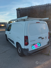 Furgone Peugeot Partner L1 con portabagagli