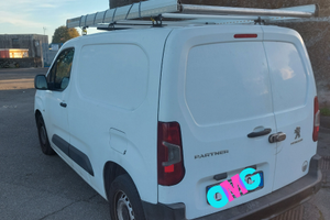 Furgone Peugeot Partner L1 con portabagagli
