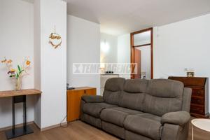 Ampio quadrilocale ristrutturato con ascensore in