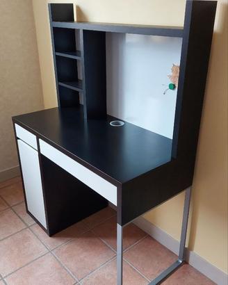 Scrivania con elemento supplementare