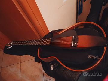 chitarra acustica  Yamaha 