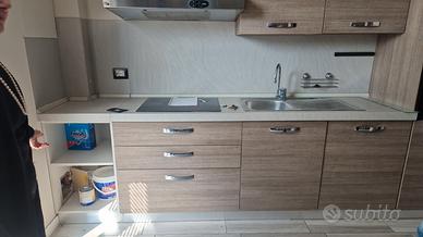 cucina + armadio+ tavolo con sedie + lettino sing.