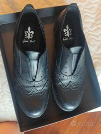 Scarpe stringate brogue in pelle nera