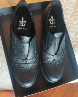 Scarpe stringate brogue in pelle nera