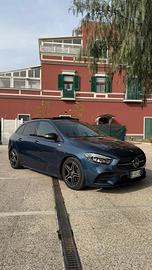 ELEGANZA DISARMANTE! B180 AMG STRAFULL