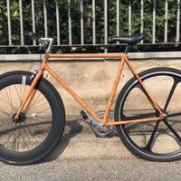 Bici a scatto fisso.