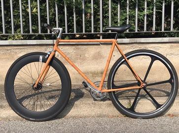 Bici a scatto fisso.