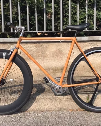 Bici a scatto fisso.