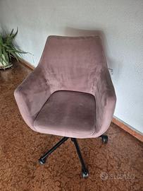 Sedia per ufficio  e scrivania