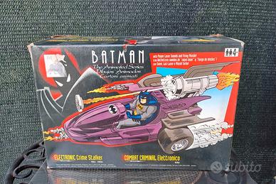 Batman combat criminal elettronico