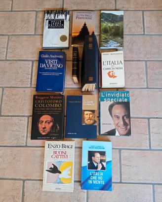 Stock di 12 libri 