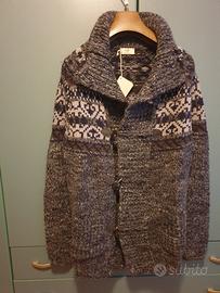 giaccone in maglia con alamari   