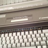 Macchina da scrivere olivetti