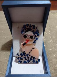 Grande spilla moda vintage " Donna con rossetto" 