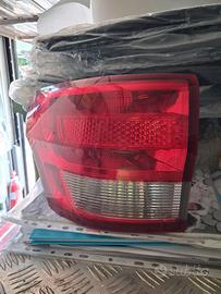 fanale posteriore sx  jeep grand cherokee  2011