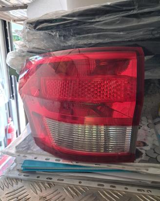 fanale posteriore sx  jeep grand cherokee  2011