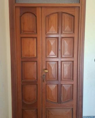 Portone ingresso in legno con prestaluce