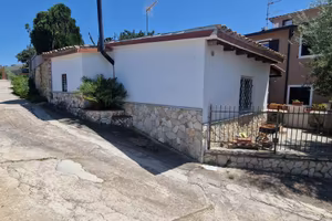Casa indipendente a un km dal mare