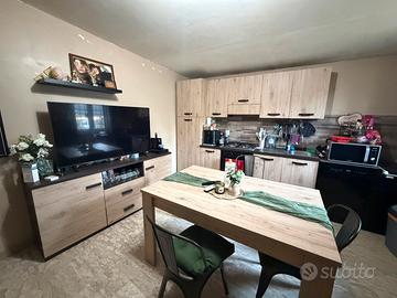 Cucina completa + tavolo, sedie e mobile tv