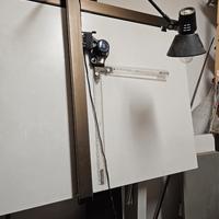 Tavolo da disegno tecnigrafo professionale. 