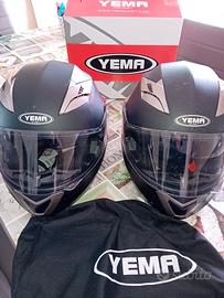 Coppia di caschi per moto