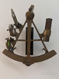 Antico sestante in ottone del 1943