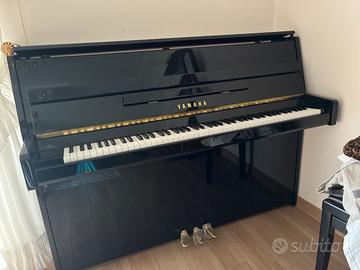 Piano yamaha b1