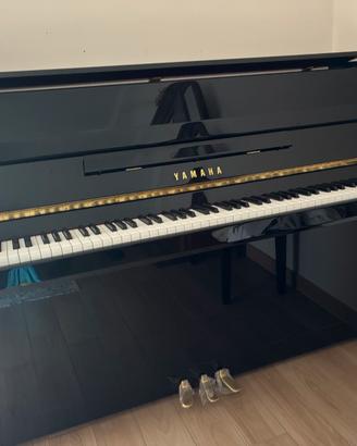 Piano yamaha b1