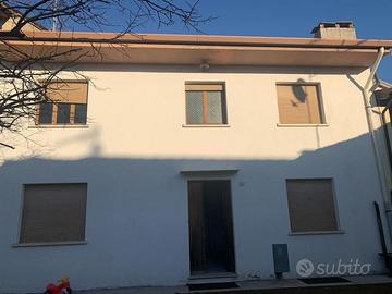 CASA IN LINEA DA RISTRUTTURARE BICAMERE CON GARAGE